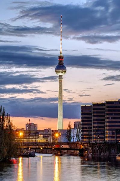 Horizonte Berlim Com Famosa Torre Rio Spree Após Pôr Sol — Fotografia de Stock