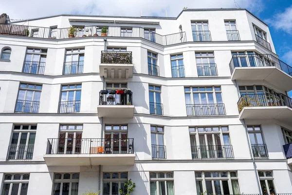 Fachada Una Casa Apartamentos Moderna Vista Berlín Alemania —  Fotos de Stock
