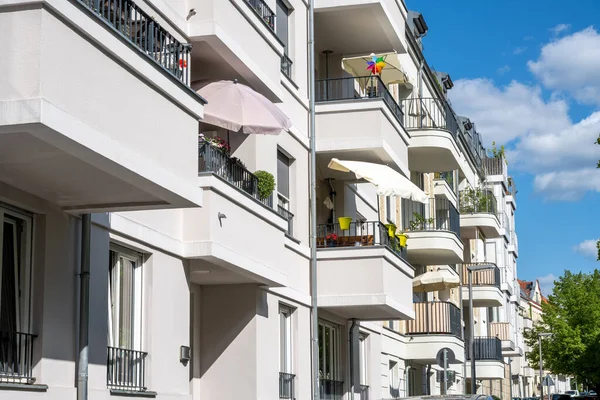 Modern Appartementencomplex Met Balkon Gezien Berlijn Duitsland — Stockfoto