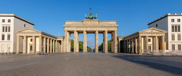 Panorama Den Berömda Brandenburger Tor Berlin Tidigt Morgonen Med Inga — Stockfoto