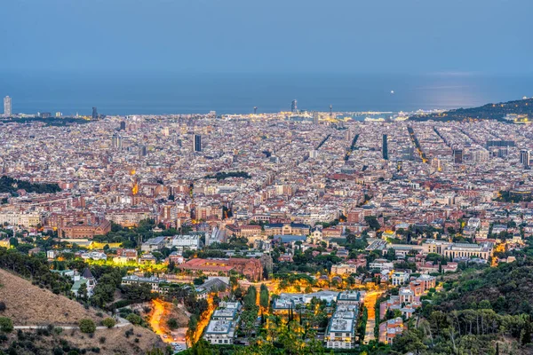 Barcelona Der Abenddämmerung Vom Collserola Gebirge Aus Gesehen — Stockfoto