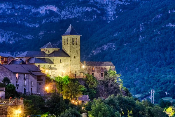 Kostel Torla Španělských Pyrenejích Noci — Stock fotografie