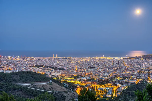 Barcelona Natten Med Fullmåne — Stockfoto