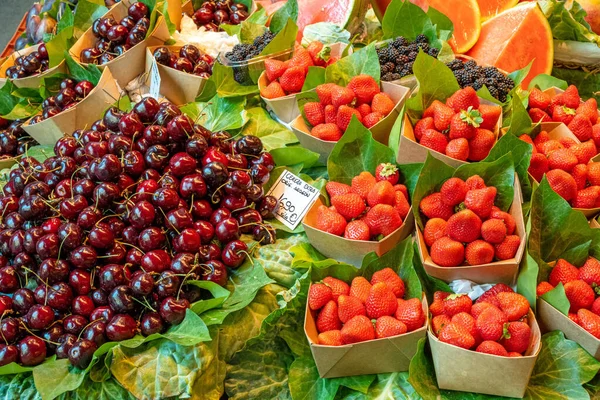 Cerezas Fresas Para Venta Puesto Mercado —  Fotos de Stock