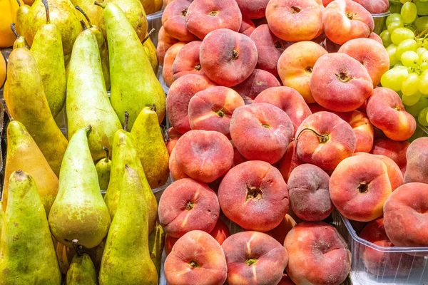 Pere Pesche Vendita Mercato — Foto Stock