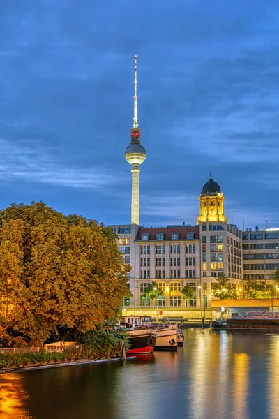 Spree Berlijn Nachts Met Tower Achterin — Stockfoto