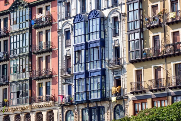 Typische Häuserfassaden Der Altstadt Von Bilbao Spanien — Stockfoto