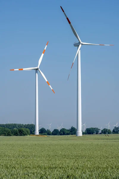 Kırsal Almanya Modern Rüzgar Türbinleri Görülüyor — Stok fotoğraf