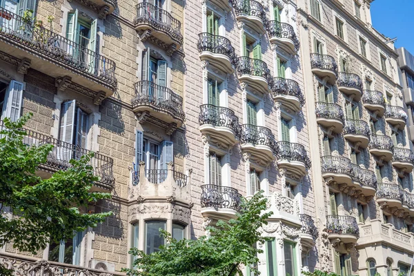 Fachadas Típicas Alguns Prédios Apartamentos Barcelona Espanha — Fotografia de Stock