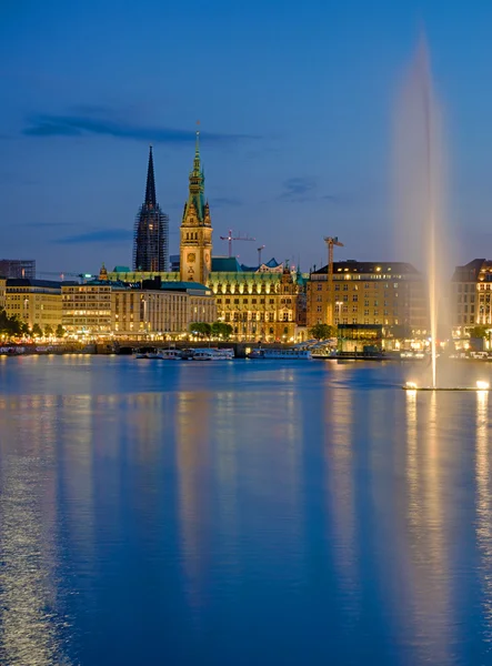 Zentrum hamburg bij dageraad — Stockfoto