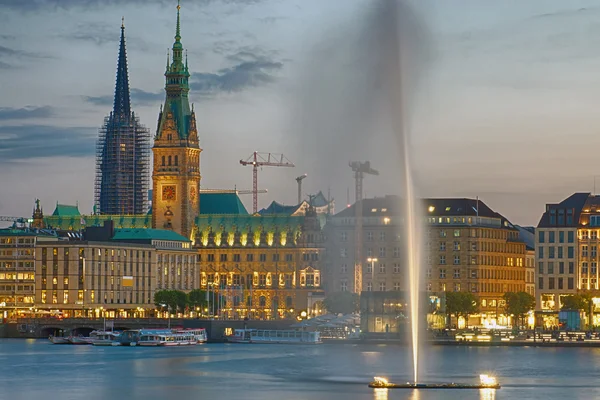 Zentrum hamburg bij dageraad — Stockfoto