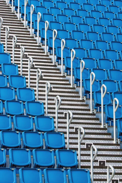 Stadionsitze und Treppe — Stockfoto