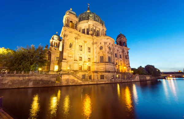 De achterkant van de Dom in Berlijn — Stockfoto