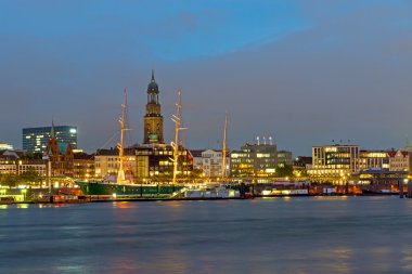 Hamburg liman gece