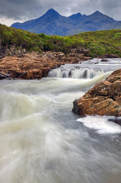 Kleiner Bach auf der Insel Skye — Stockfoto
