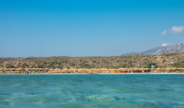 Strand met turquoise water — Stockfoto