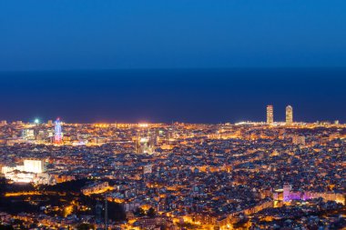Mount Tibidabo görülen Barcelona