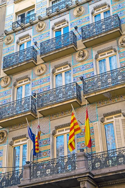 Fachada de uma casa em Barcelona — Fotografia de Stock