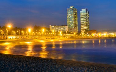 Geceleri Barcelona'da Beach