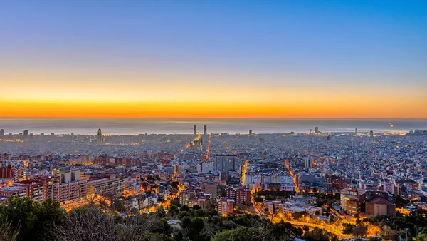 Panorama di Barcellona prima del tramonto — Foto Stock