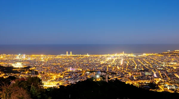 Vue de Barcelone la nuit — Photo