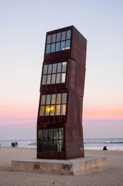Barceloneta plaj gün batımında