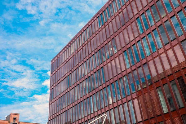 Rotes Bürogebäude in hamburg — Stockfoto