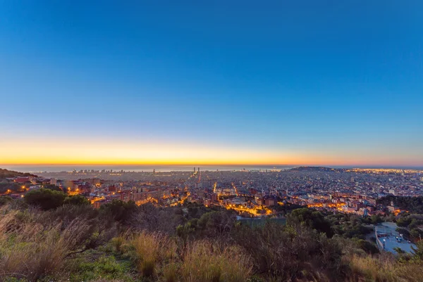 Barcelona-Panorama bei Sonnenaufgang — Stockfoto