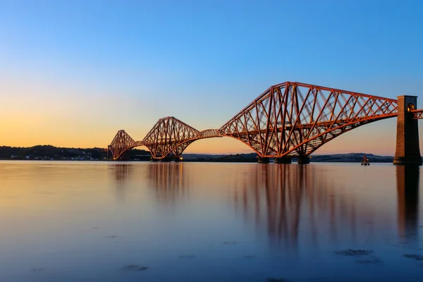 A ponte ferroviária Forth ao pôr-do-sol — Fotografia de Stock