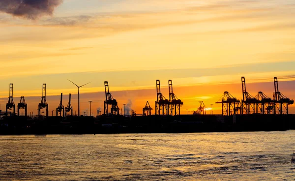 Zonsondergang in de haven van Hamburg — Stockfoto