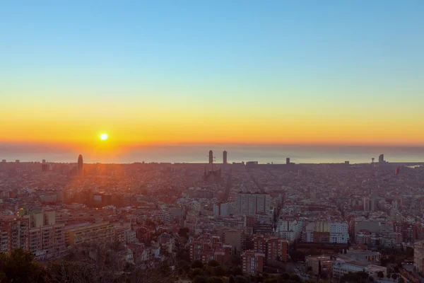 Barcelona'da gündoğumu — Stok fotoğraf