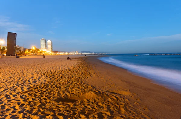 Playa en Barcelona al amanecer — Foto de Stock