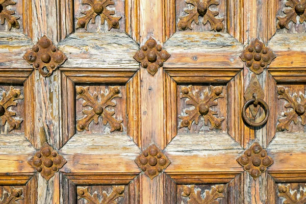 Λεπτομέρεια παλαιάς ξύλινης πόρτας — Φωτογραφία Αρχείου