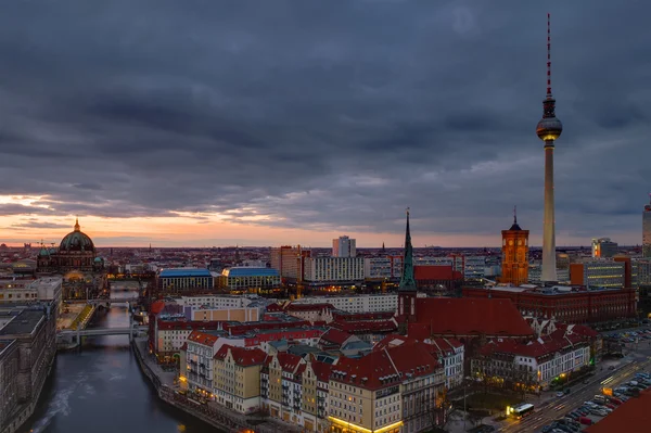 O centro de Berlim ao amanhecer — Fotografia de Stock