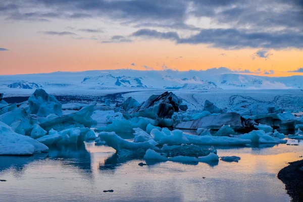 Glaciären lagunen vid midnatt — Stockfoto