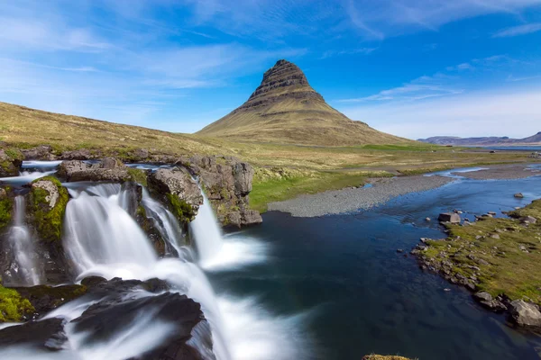 アイスランドの象徴的な Kirkjufell — ストック写真