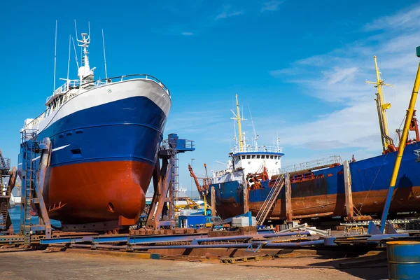 Trawlers op het droogdok — Stockfoto