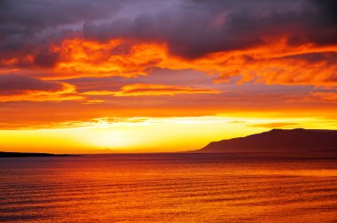 İzlanda'daki yaz günbatımı