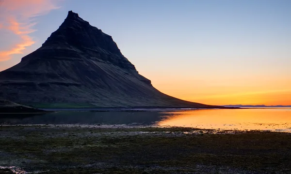 Kirkjufell bei Sonnenuntergang — Stockfoto