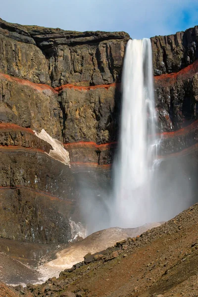 Az impozáns Hengifoss, Izland — Stock Fotó