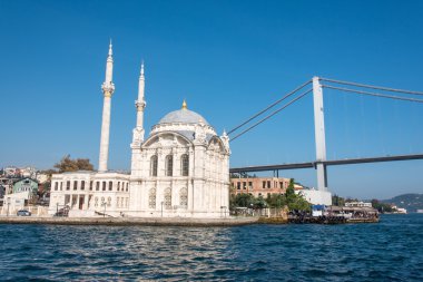 Cami ve ilk Boğaziçi Köprüsü