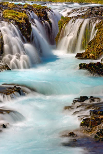 Докладно Bruarfoss водоспад — стокове фото