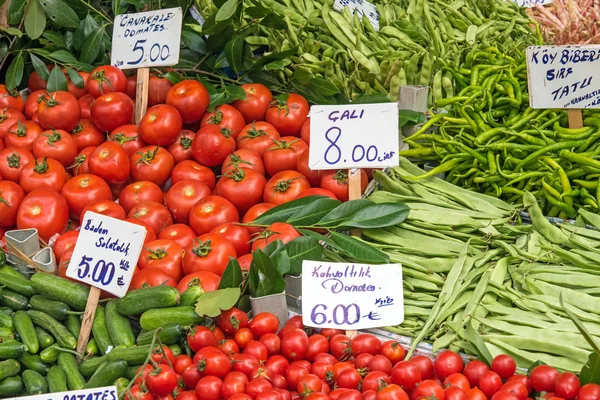 Tomatoes and other vegetables — Stock Photo, Image