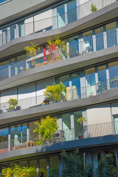 Fachada de un edificio moderno — Foto de Stock