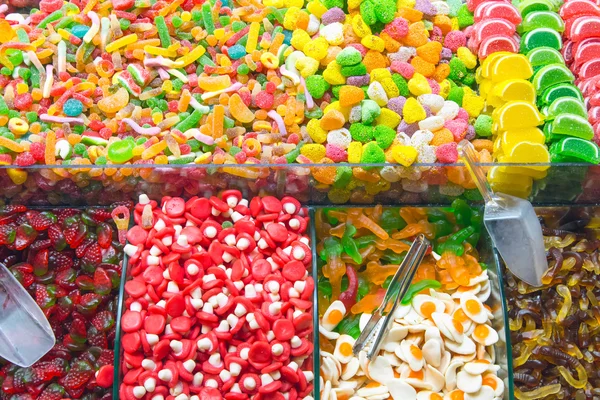 Grande escolha de doces em um mercado — Fotografia de Stock