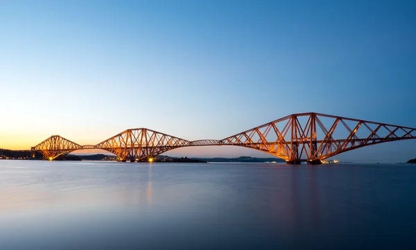 Le pont ferroviaire Forth après le coucher du soleil — Photo