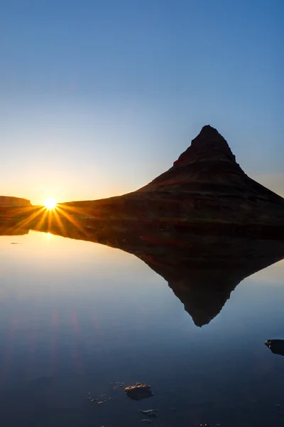 Solnedgång vid Mount Kirkjufell, Island — Stockfoto