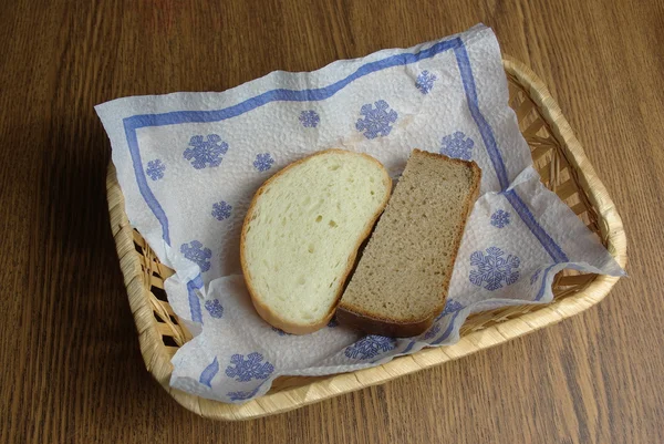 Pan en canasta de mimbre — Foto de Stock