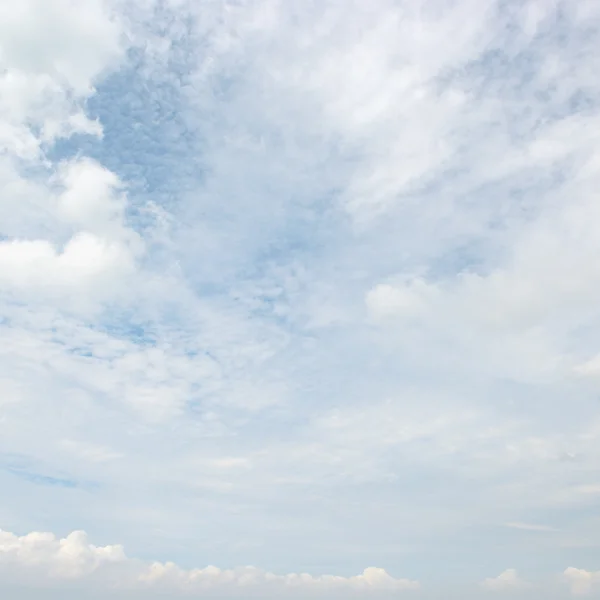 Clouds in the blue sky — Stock Photo, Image