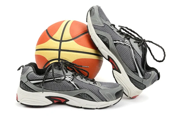 Laufschuhe und Ball — Stockfoto